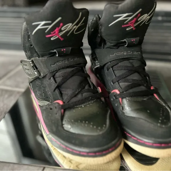 Jordan flight 45 high ( black / pink ) size : 5Y equivalent to a woman’s size 7