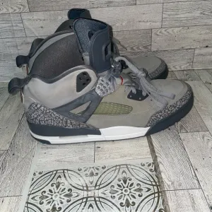 Jordan spizike wolf gray shoes
