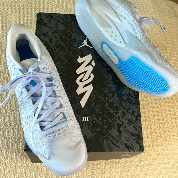 Jordan Zion 3 - basketball shoes, Men sz 12, like new w box, bleu Carolina, Nike