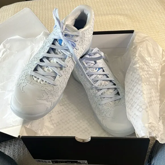 Jordan Zion 3 - basketball shoes, Men sz 12, like new w box, bleu Carolina, Nike