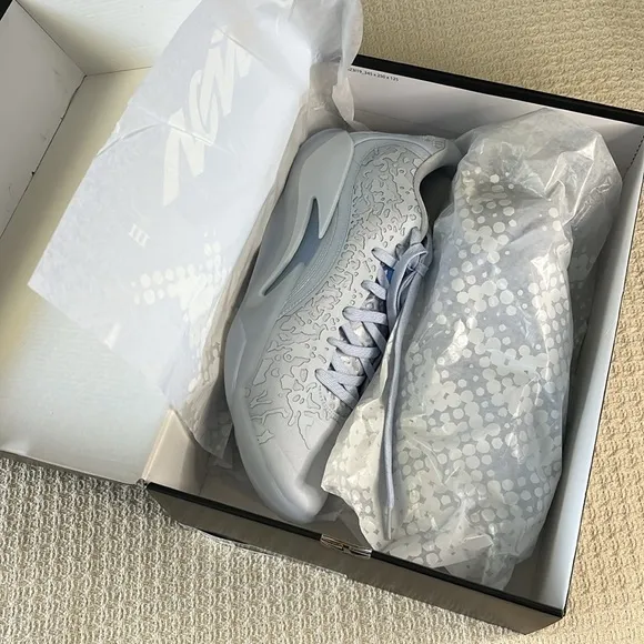 Jordan Zion 3 - basketball shoes, Men sz 12, like new w box, bleu Carolina, Nike