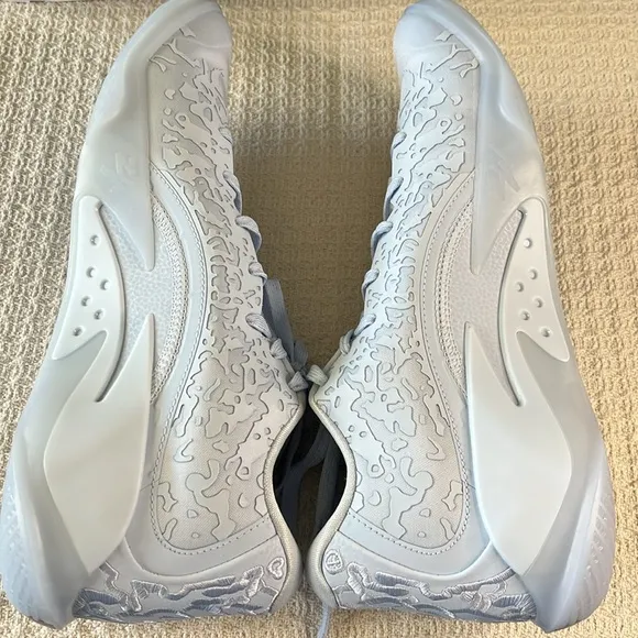 Jordan Zion 3 - basketball shoes, Men sz 12, like new w box, bleu Carolina, Nike