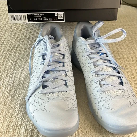 Jordan Zion 3 - basketball shoes, Men sz 12, like new w box, bleu Carolina, Nike