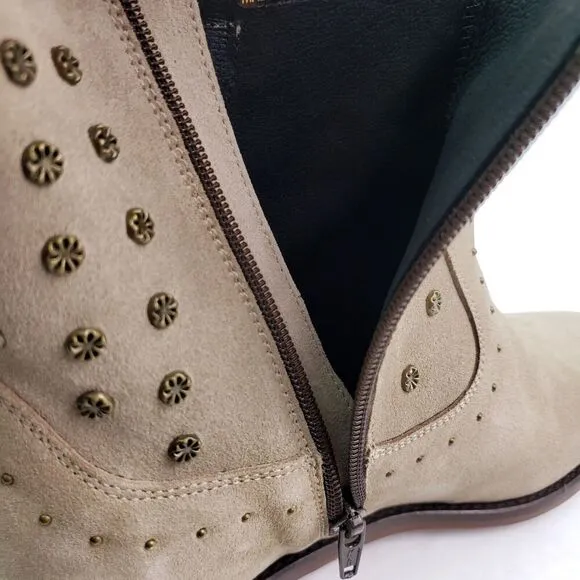 Kanna Womens Size 38 US 7-7.5 Beige Suede Studded Side Zip Ankle Booties Shoes