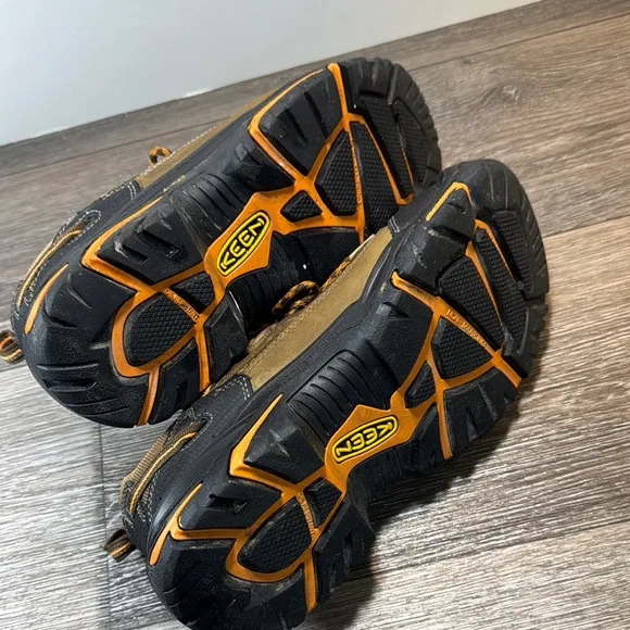 Keen Men's Brown and Black Hiking Shoes men’s size 11EE