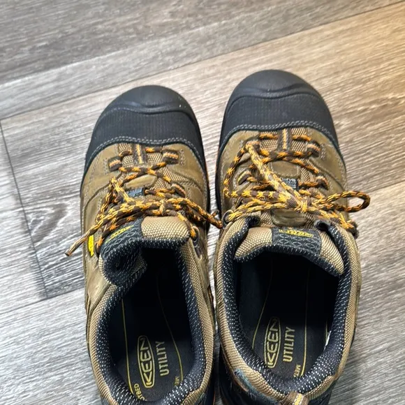 Keen Men's Brown and Black Hiking Shoes men’s size 11EE