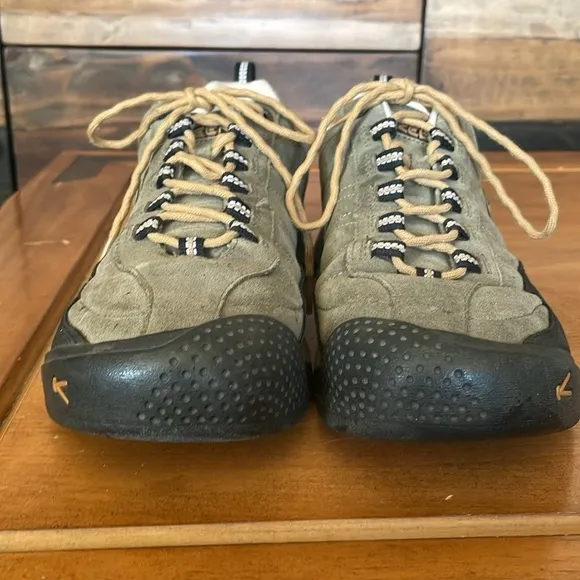 Keen Presidio Suede Shoes Size 11
