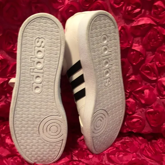 Kid adidas Baseline K