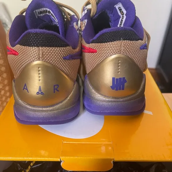Kyrie V basketball shoes size 5.