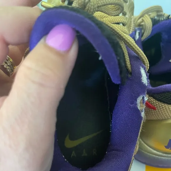 Kyrie V basketball shoes size 5.
