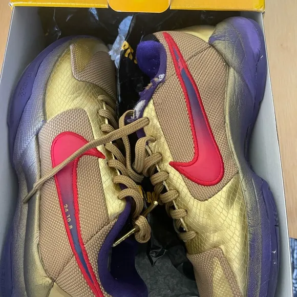 Kyrie V basketball shoes size 5.