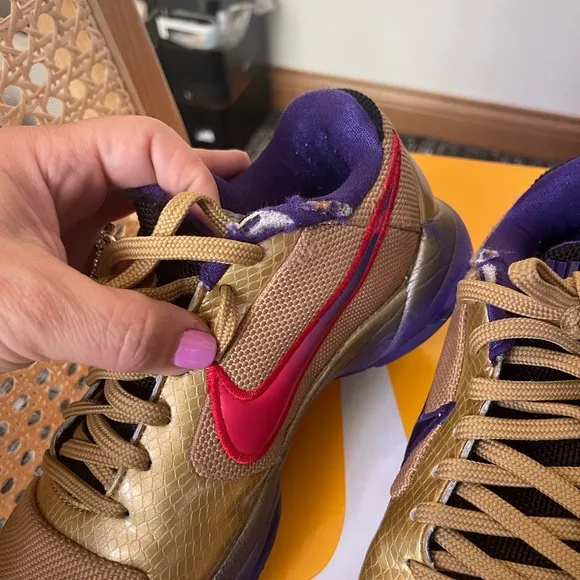 Kyrie V basketball shoes size 5.