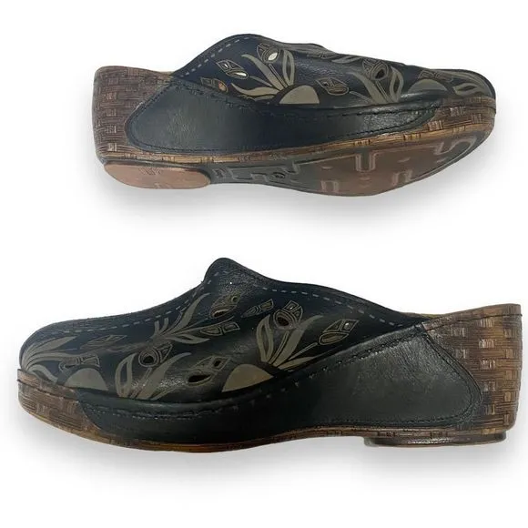 La Pinta | Black Leather Láser Cut Mules | Size 9-9.5