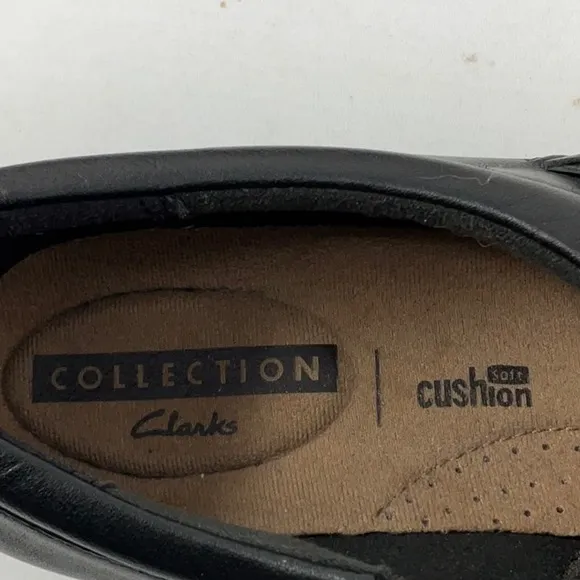 Ladies Clark’s black soft cushion leather shoes, size 8M