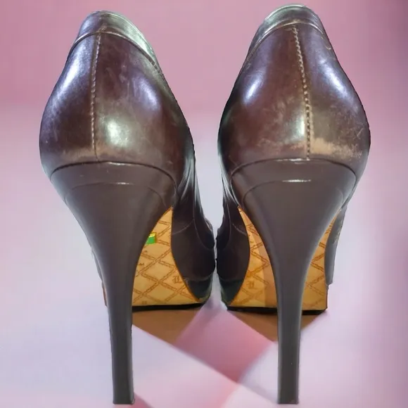 L.A.M.B. Leather Pumps Size 8.5 | Excellent Condition