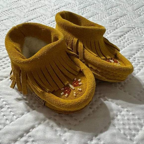 Laurentian Chief Fringed Sheepskin Beaded Mocassins Infant Toddler 5C Shoes