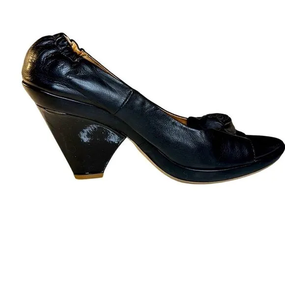 Lavorazione Artigiana Leather Peep Toe Pumps