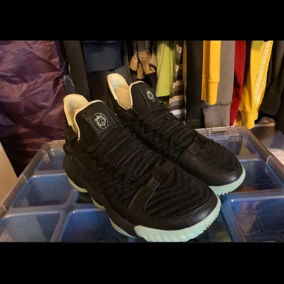 Lebron 16 GLOW size 8.5 (mens) 9.5-10 (women)