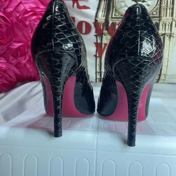 Luciano‎ Padovan High heel shoes with black and red crocodile skin sole, 35