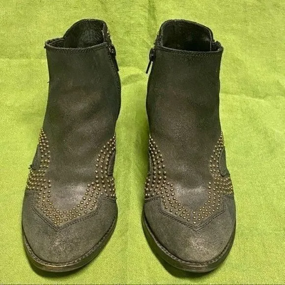 Lucky Brand studded drk grey suede bootie