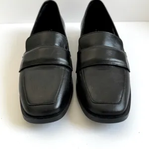 Maguire Woman’s Black Leather Loafers
