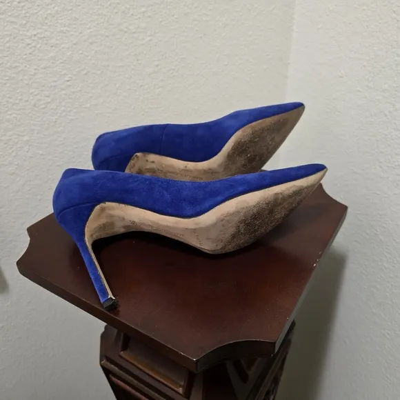 MANOLO BLAHNIK Blue Suede Pumps Sz 5