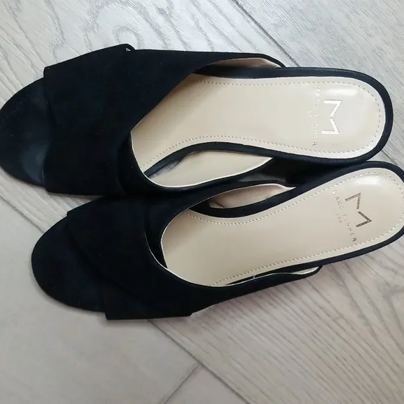 Marc Fisher womens sandal suede block heeled sz 6.5