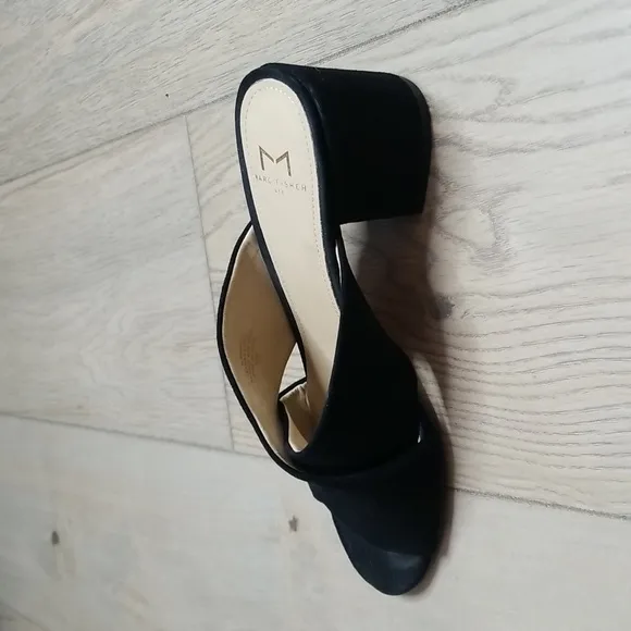 Marc Fisher womens sandal suede block heeled sz 6.5