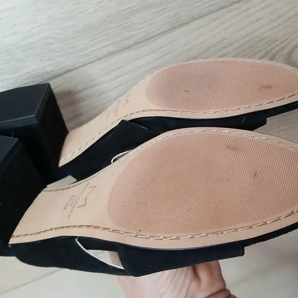 Marc Fisher womens sandal suede block heeled sz 6.5