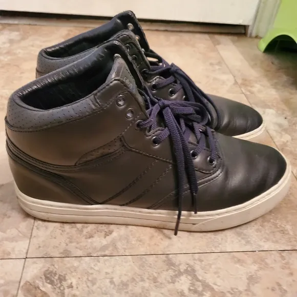 Men Clae Shoes sz 10.5