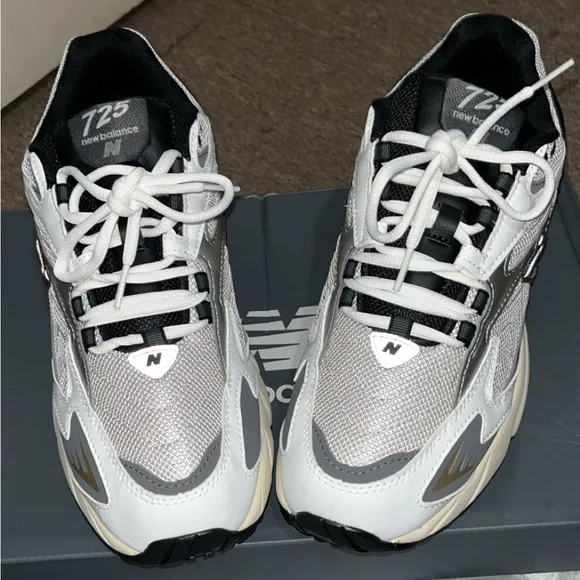 Men New Balance 725