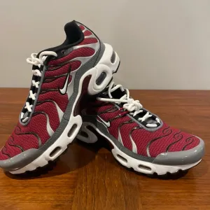 Men Size 6Y Nike Air Max TN Plus Team Red Sneakers Trainers Shoes