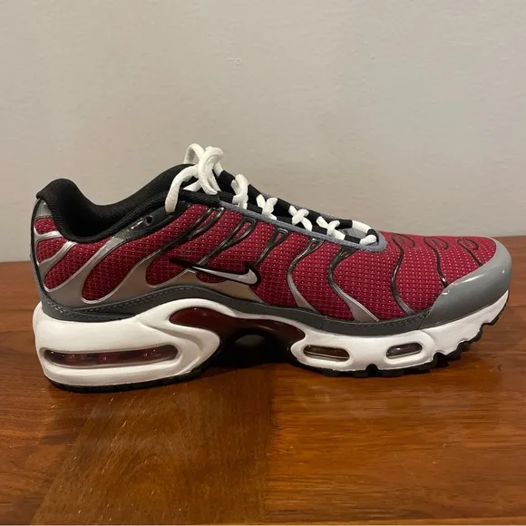 Men Size 6Y Nike Air Max TN Plus Team Red Sneakers Trainers Shoes