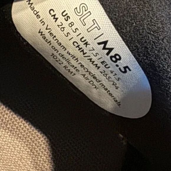 Men;s Allbirds 8.5 2.14 athletic shoes