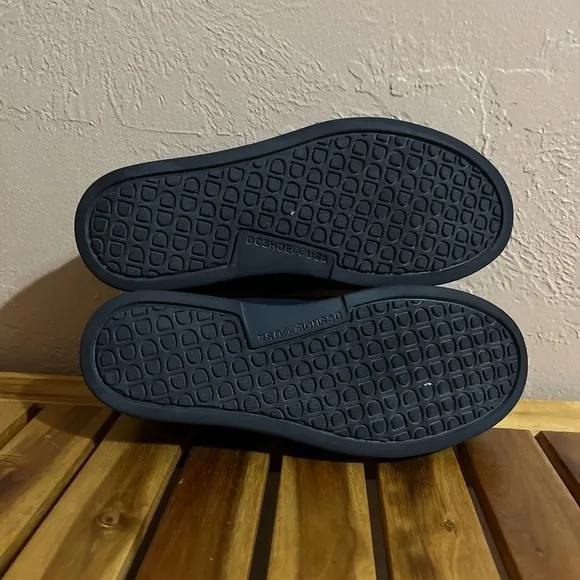 Men’s DC Shoes Villain 2 slip on loafers size 8.5