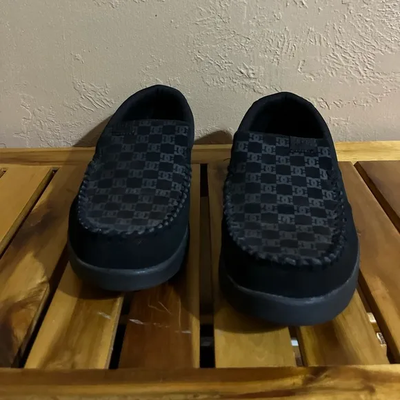 Men’s DC Shoes Villain 2 slip on loafers size 8.5