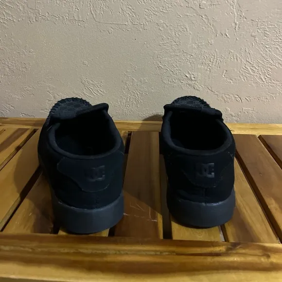 Men’s DC Shoes Villain 2 slip on loafers size 8.5