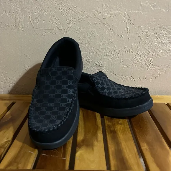 Men’s DC Shoes Villain 2 slip on loafers size 8.5