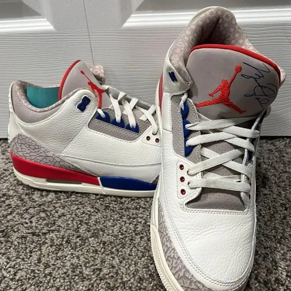 Men’s Jordan 3 International shoes