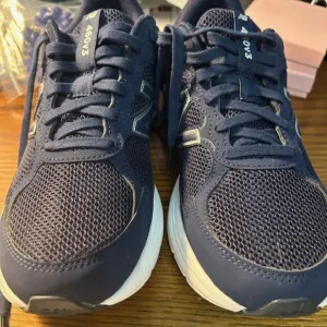 Men's New Balance Running Course Shoes in Navy with White Sole
