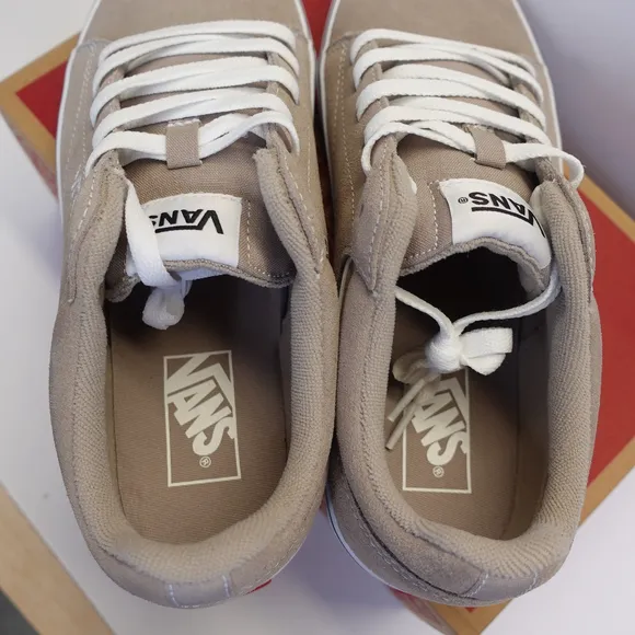 Men's Vans Seldan Suede Sneakers Size 8.5 Beige/White NEW