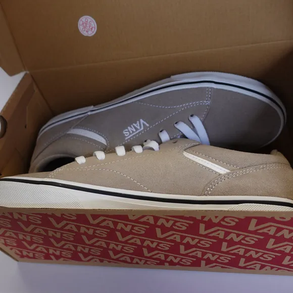 Men's Vans Seldan Suede Sneakers Size 8.5 Beige/White NEW