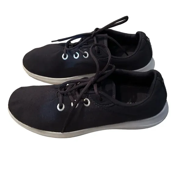 Merinos Navy Australian Merino Wool Machine Washable Size 9 Lace Up Sneakers.