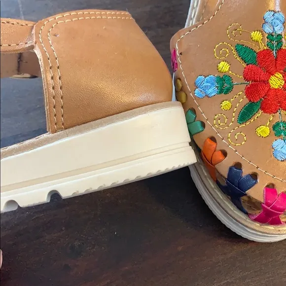 Mexican huaraches leather flowered