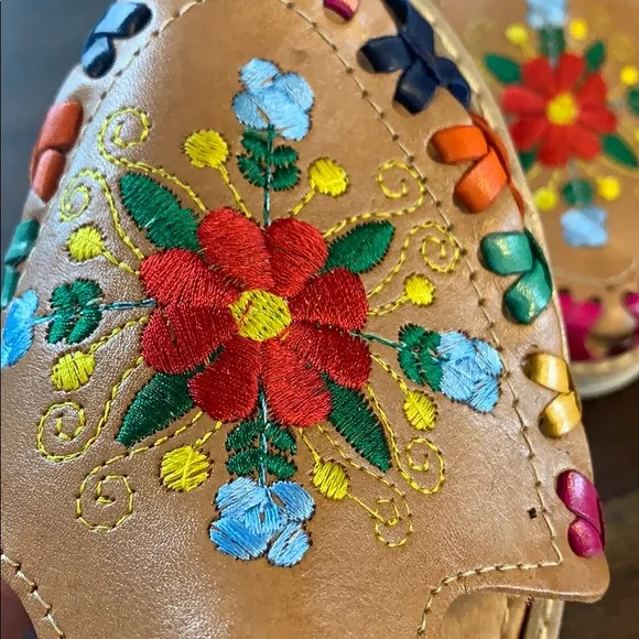 Mexican huaraches leather flowered