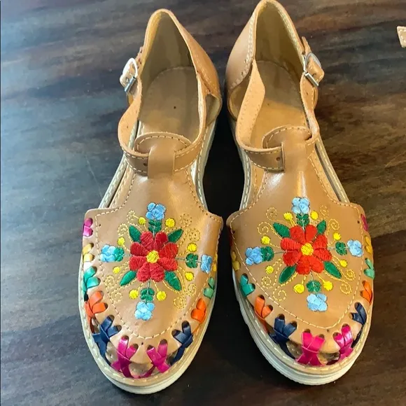 Mexican huaraches leather flowered
