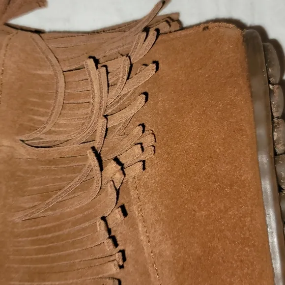 Minnetonka boots 100% suede leather fringe camel color zipper sides sz 10