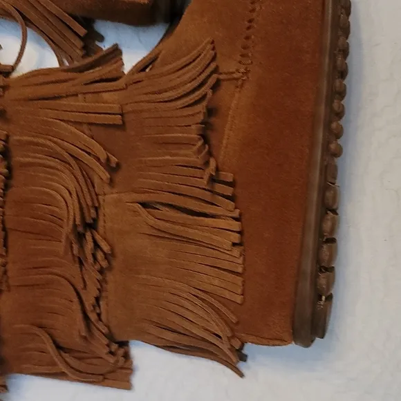Minnetonka boots 100% suede leather fringe camel color zipper sides sz 10