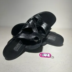 Munro Size 8.5 M Black Slide Leather Women Sandal Shoes