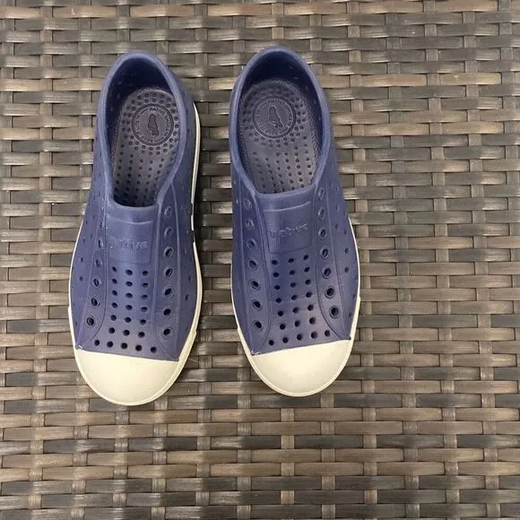 Native Jeffersons, shoes, junior size 1￼